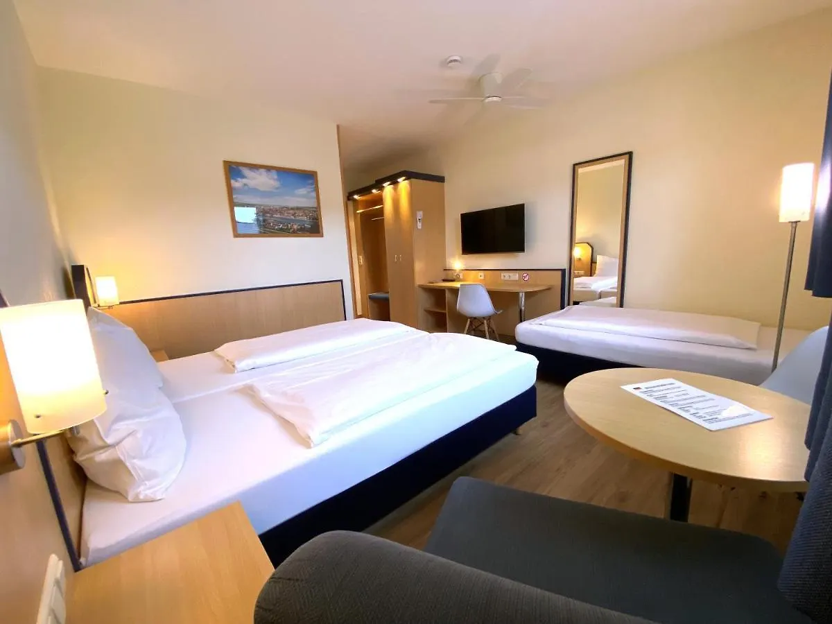 Hotel Am Wiesenweg L 24H Check-In Hausen
