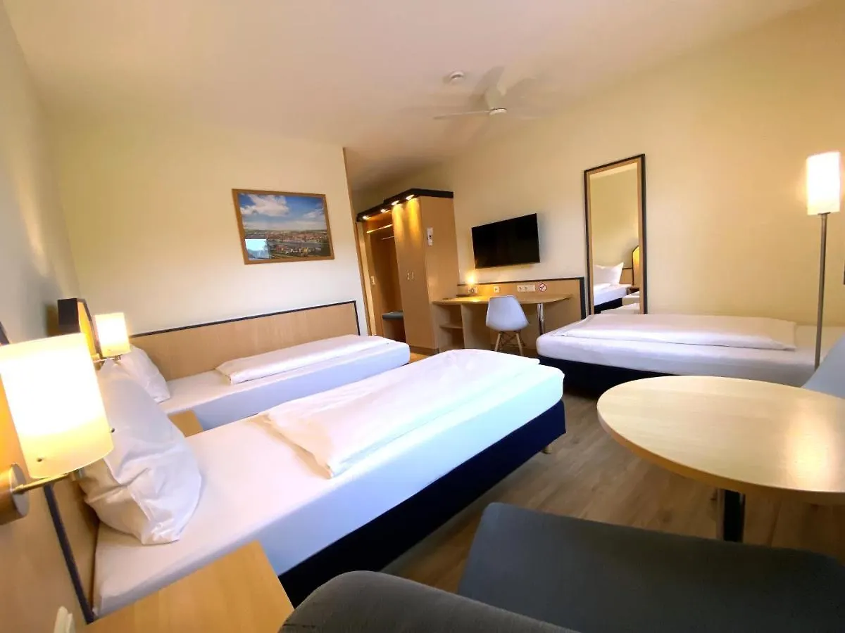 Hotel Am Wiesenweg L 24H Check-In Hausen   Hausen (Wuerzburg)