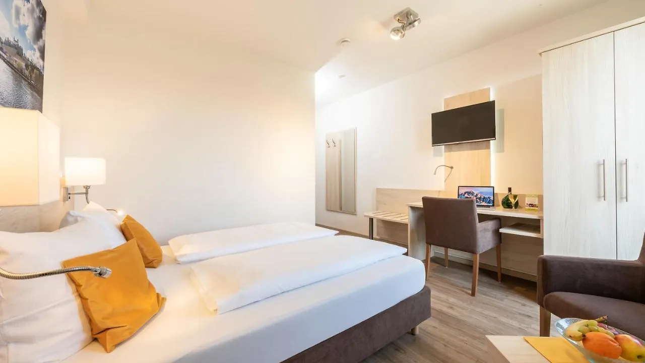 ***  Hotel Am Wiesenweg L 24H Check-In Hausen  Germany