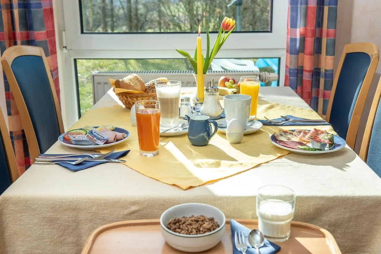 Hotel Am Wiesenweg l 24h check-in Hausen